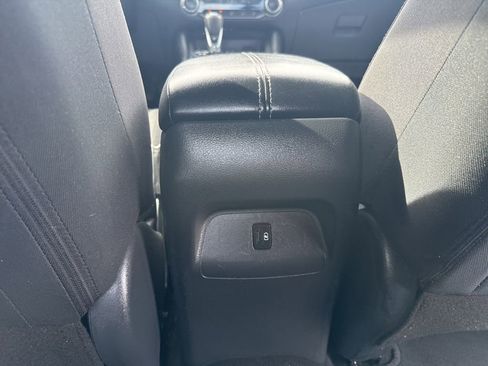 Used 2025 Nissan Sentra SV FWD image 35