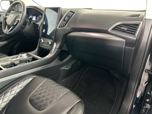 Used 2024 Ford Edge Titanium image 28