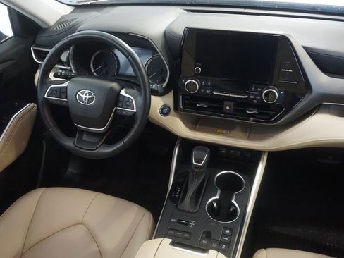 Used 2023 Toyota Highlander XLE AWD/4WD image 27