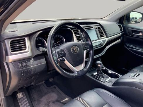 Used 2017 Toyota Highlander SE AWD/4WD image 18