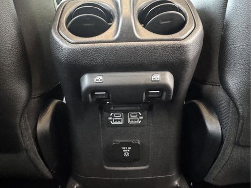 Used 2025 Jeep Wrangler Unlimited Rubicon 4xe AWD/4WD image 31
