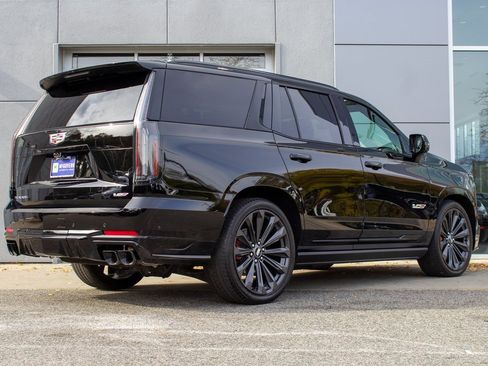 Used 2025 Cadillac Escalade V image 10