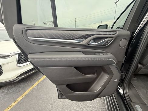 Used 2023 GMC Yukon Denali w/ Denali Reserve Package image 18