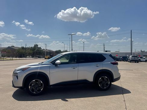 Certified 2024 Nissan Rogue SV AWD/4WD image 13