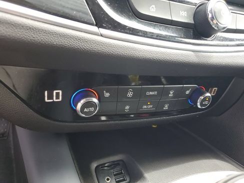 Used 2021 Buick Enclave Essence FWD image 20