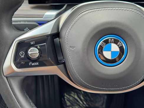 Used 2023 BMW i7 xDrive60 w/ Executive Package 2 AWD/4WD image 23