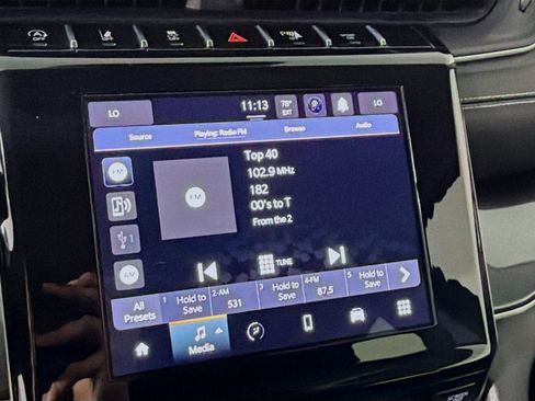 Used 2023 Jeep Grand Cherokee Laredo RWD image 21