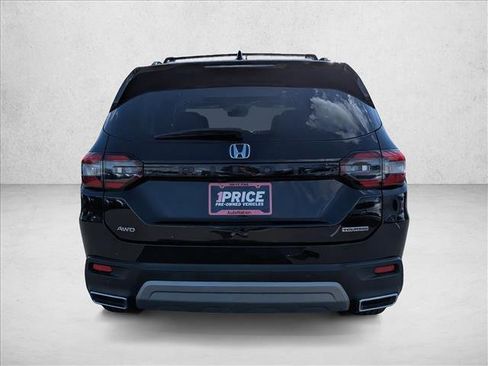 Used 2023 Honda Pilot Touring image 7