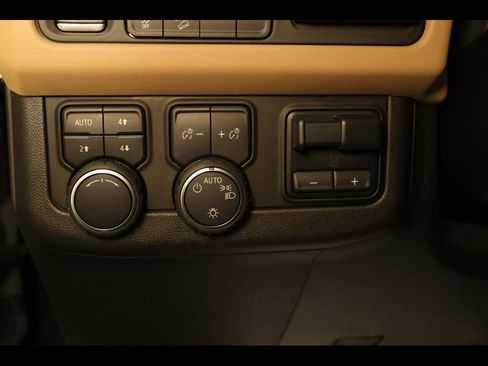 Used 2021 Chevrolet Tahoe Premier w/ Premium Package image 17