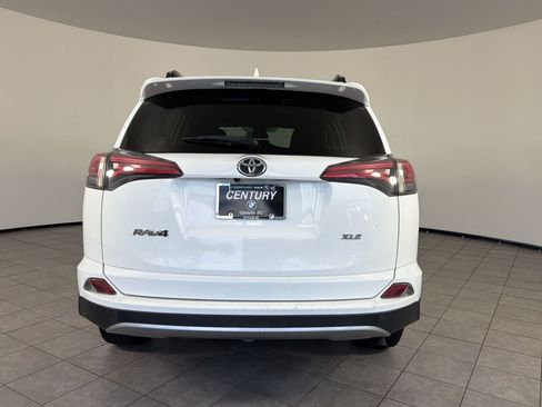 Used 2018 Toyota RAV4 XLE FWD image 10