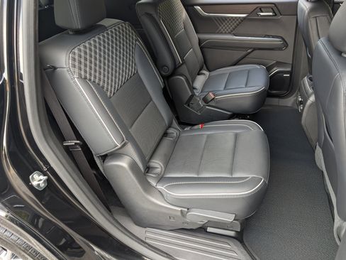 Used 2024 GMC Acadia Denali FWD image 21