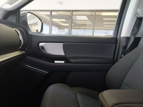 Used 2025 Ford Expedition Active AWD/4WD image 24