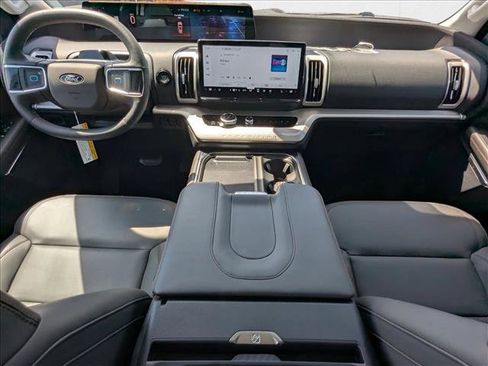 New 2025 Ford Expedition Active image 14