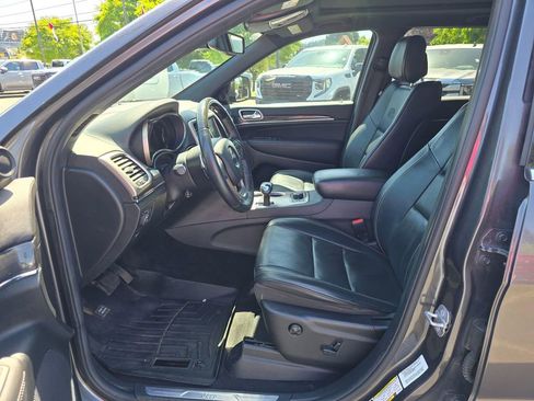 Used 2014 Jeep Grand Cherokee Overland w/ Advanced Technology Group AWD/4WD image 21