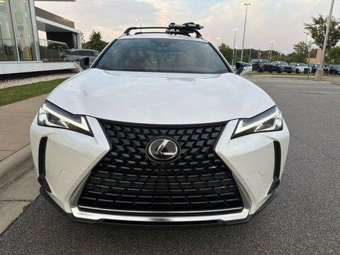 Used 2022 Lexus UX 200 w/ Premium Package FWD image 7