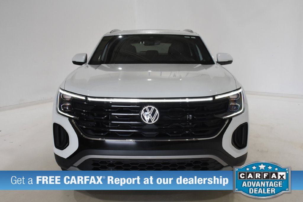 Used 2025 Volkswagen Atlas Cross Sport SE AWD/4WD image 2