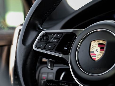 Used 2022 Porsche Cayenne AWD/4WD image 16