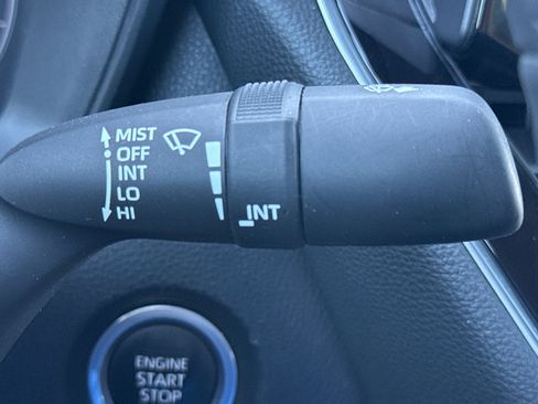 Used 2024 Toyota Corolla SE w/ SE Convenience Package FWD image 18