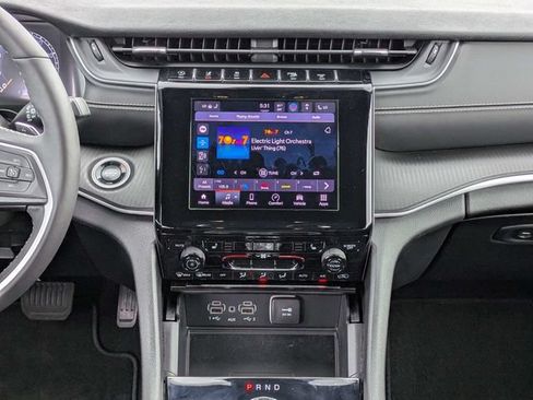 Used 2025 Jeep Grand Cherokee L Laredo RWD image 18