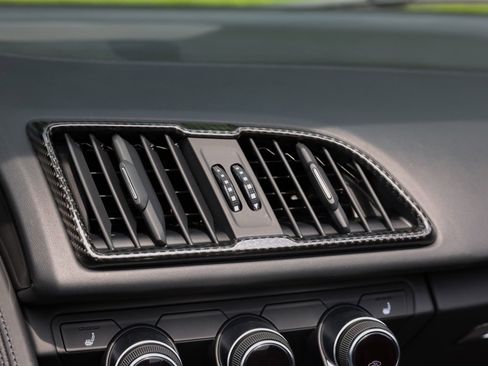 Used 2018 Audi R8 V10 plus w/ Full Leather Package image 33