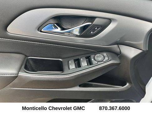 Certified 2023 Chevrolet Traverse LT FWD image 11