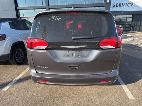 Used 2023 Chrysler Voyager LX image 4