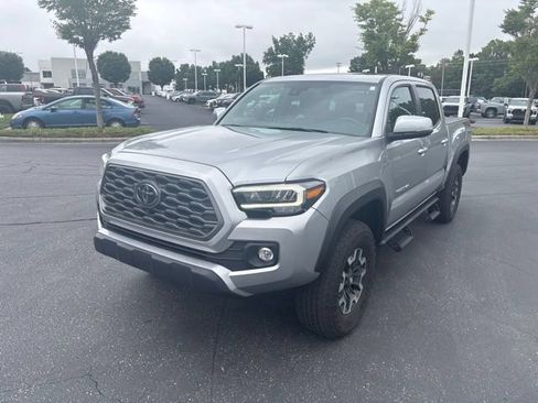 Used 2023 Toyota Tacoma TRD Off-Road w/ TRD Premium Off Road Package AWD/4WD image 4