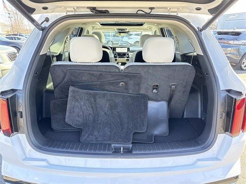 Used 2023 Kia Sorento EX w/ Panoramic Sunroof Package image 12