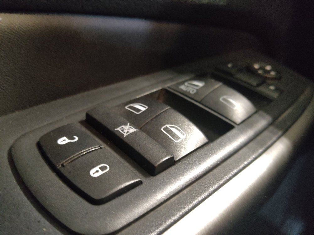 Used 2020 Jeep Cherokee Latitude w/ Cold Weather Group AWD/4WD image 27