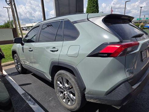 Used 2022 Toyota RAV4 XLE Premium AWD/4WD image 6