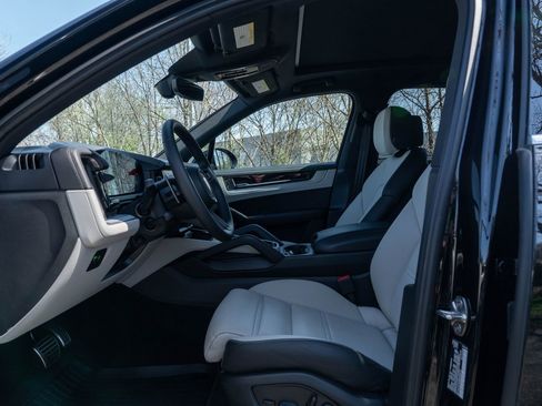 Used 2024 Porsche Cayenne S image 24