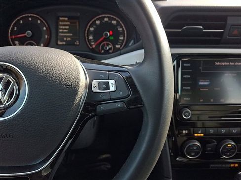 Used 2022 Volkswagen Passat 2.0T SE image 22