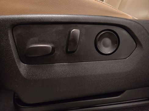 Used 2021 Chevrolet Tahoe Premier w/ Premium Package image 13