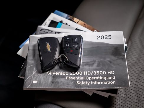 Used 2025 Chevrolet Silverado 2500 ZR2 w/ Technology Package AWD/4WD image 37