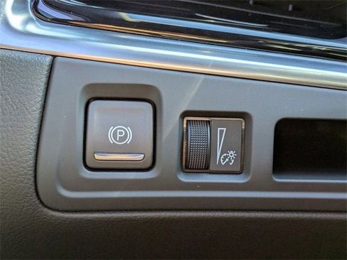 New 2025 Cadillac XT6 Luxury image 25