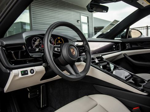 Certified 2025 Porsche Panamera image 4