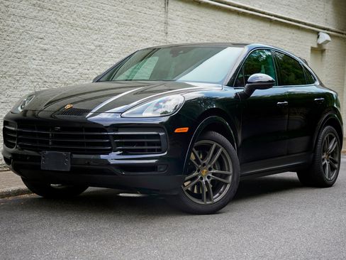 Used 2022 Porsche Cayenne Platinum Edition AWD/4WD image 2
