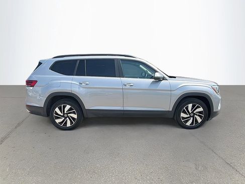 Used 2024 Volkswagen Atlas SE image 3