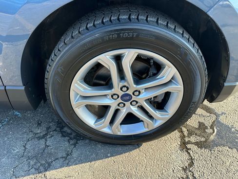 Used 2018 Ford Edge Titanium w/ Equipment Group 301A image 9