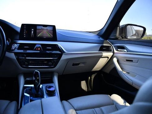 Used 2018 BMW M550i xDrive image 18