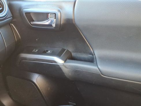 Used 2022 Toyota Tacoma TRD Sport image 23