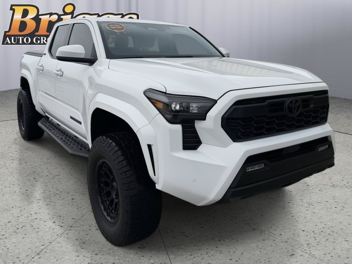 Used 2025 Toyota Tacoma SR5 AWD/4WD image 7