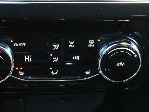 Used 2025 Chevrolet Trax RS w/ Sunroof Package image 20