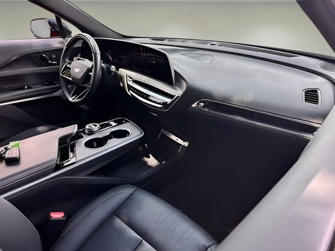 Used 2024 Cadillac Lyriq Luxury w/ LPO, Floor Liner Package RWD image 22