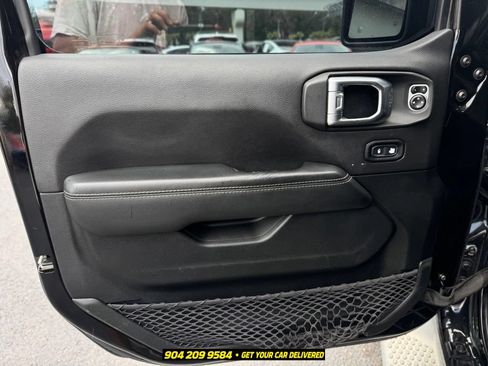 Used 2020 Jeep Wrangler Unlimited Sahara AWD/4WD image 18