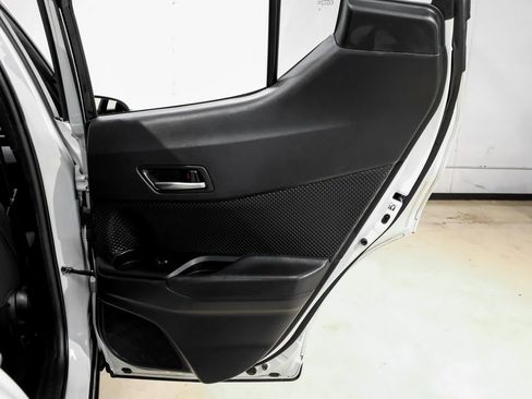 Used 2019 Toyota C-HR XLE image 51