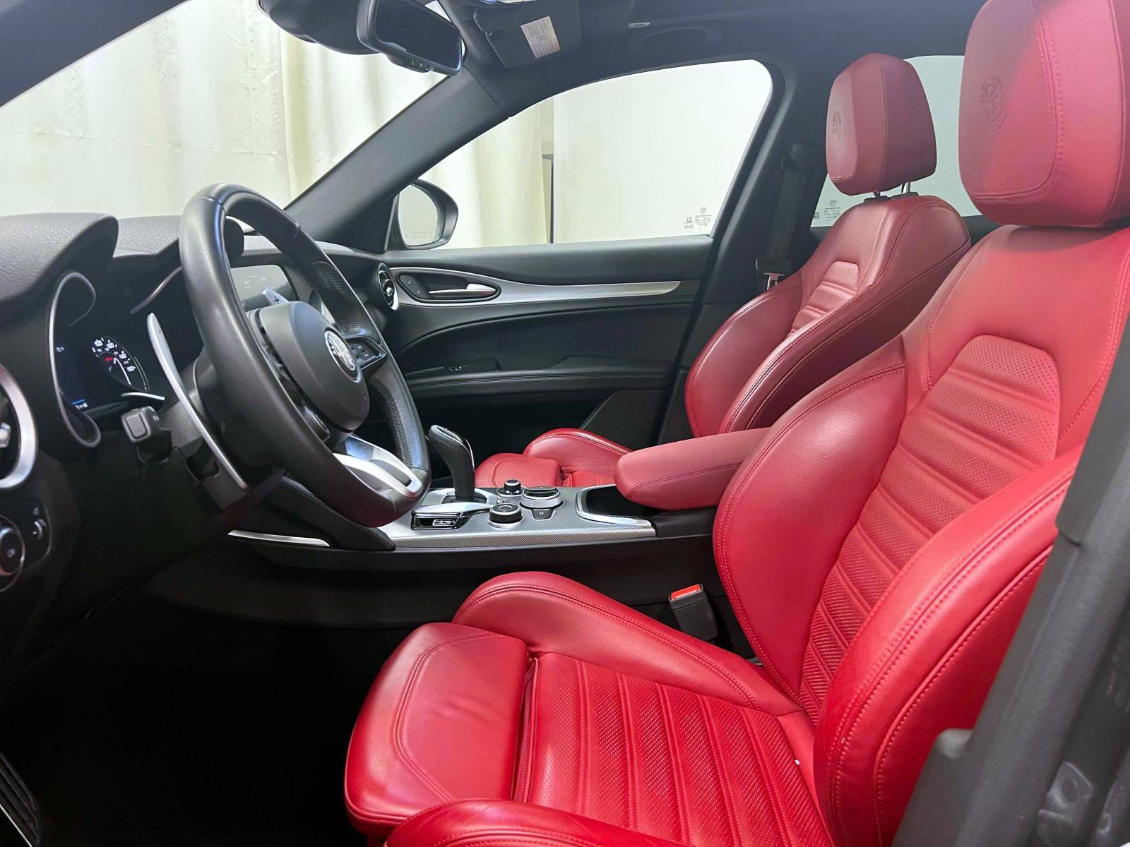 Used 2023 Alfa Romeo Stelvio Veloce AWD/4WD image 13