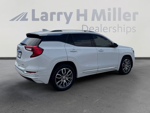 Used 2024 GMC Terrain Denali w/ Denali Premium Package AWD/4WD image 5