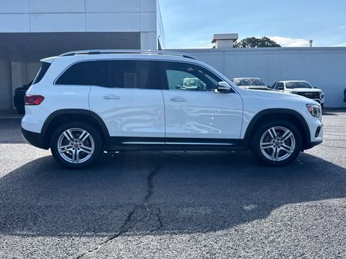 Used 2022 Mercedes-Benz GLB 250 4MATIC image 2