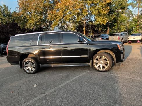 Used 2016 Cadillac Escalade ESV Luxury AWD/4WD image 2